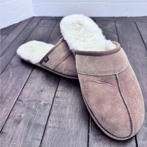 UGG Australia Men's Size 11 Chestnut Scuff Suede Slippers With Shearling Lining
